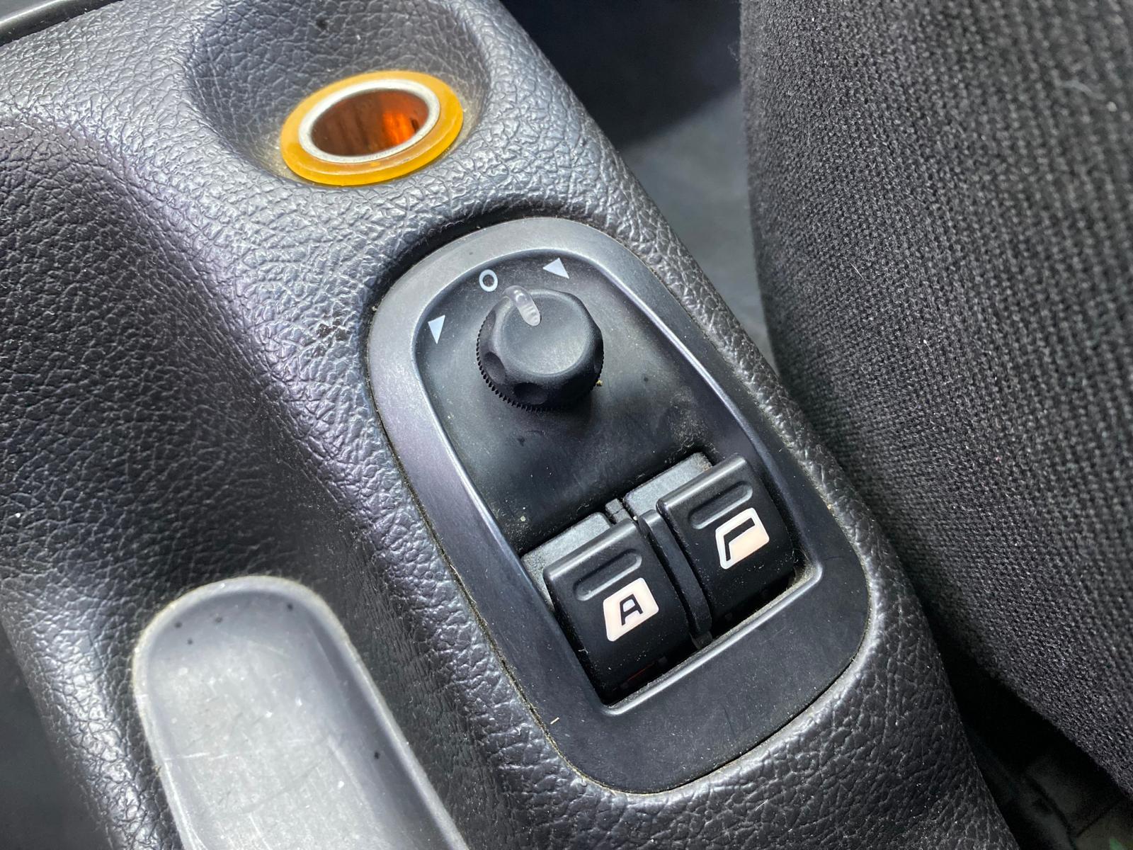 PEUGEOT 206 23